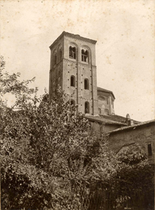 Campanile romanico