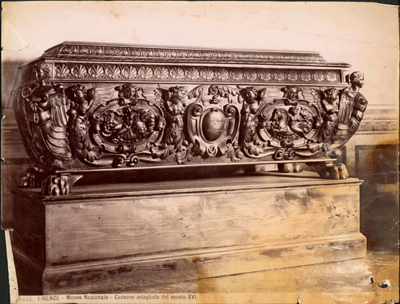 Firenze, Museo Nazionale, Cassone intagliato del secolo XVI.