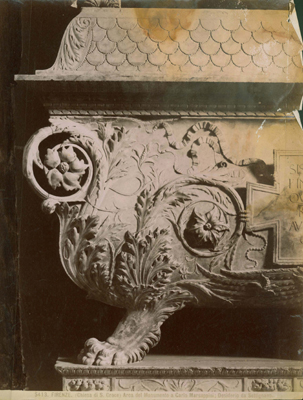 Firenze - Chiesa di S. Croce. Arca del Monumento a Carlo Marsuppini; Desiderio da Settignano.