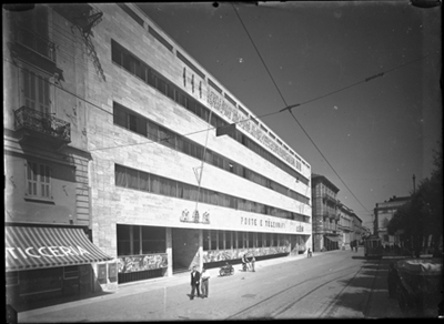 Veduta di scorcio dell'edificio delle poste ad Alessandria