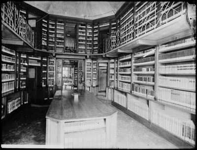 Interno biblioteca civica