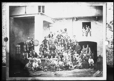 Fotoriproduzione relativa a foto di gruppo