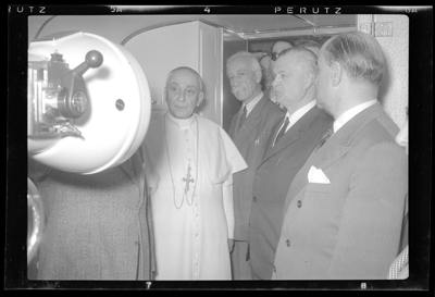 Cerimonia di benedizione autobus radiologicodel dispensiario di Alessandria con cariche ecclesiatiche