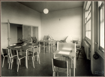 Alessandria - Sanatorio Teresio Borsalino- interno:  vista della sala di soggiorno con gli scrittoi