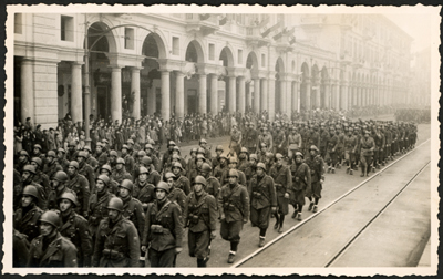 Parata di reparti militari della RSI