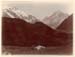 Alpi meridionali della Nuova Zelanda: paesaggio alpino col monte Cook (?) sullo sfondo e un grande rifugio in primo piano